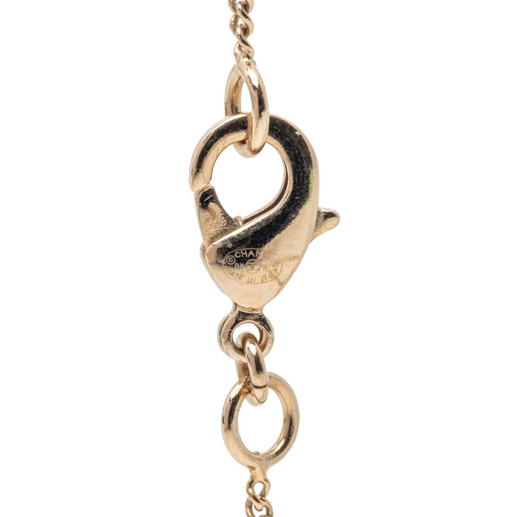 Chanel CC Gold Plated No 5 Perfume Bottle Pendant Necklace Gold Metal Good condition - Model View