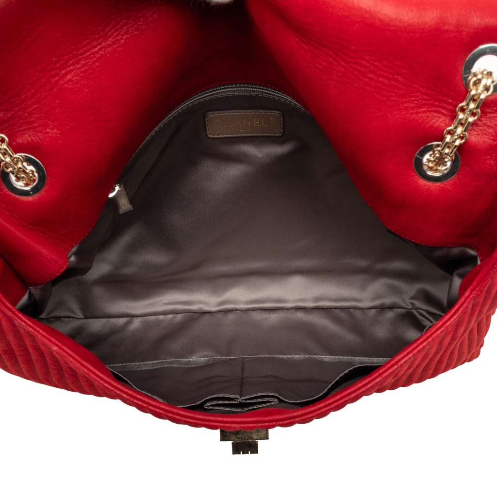 Chanel Maxi Vertical Quilted Calfskin Mademoiselle Lock Bijoux Flap Red Leather Good condition - Model View