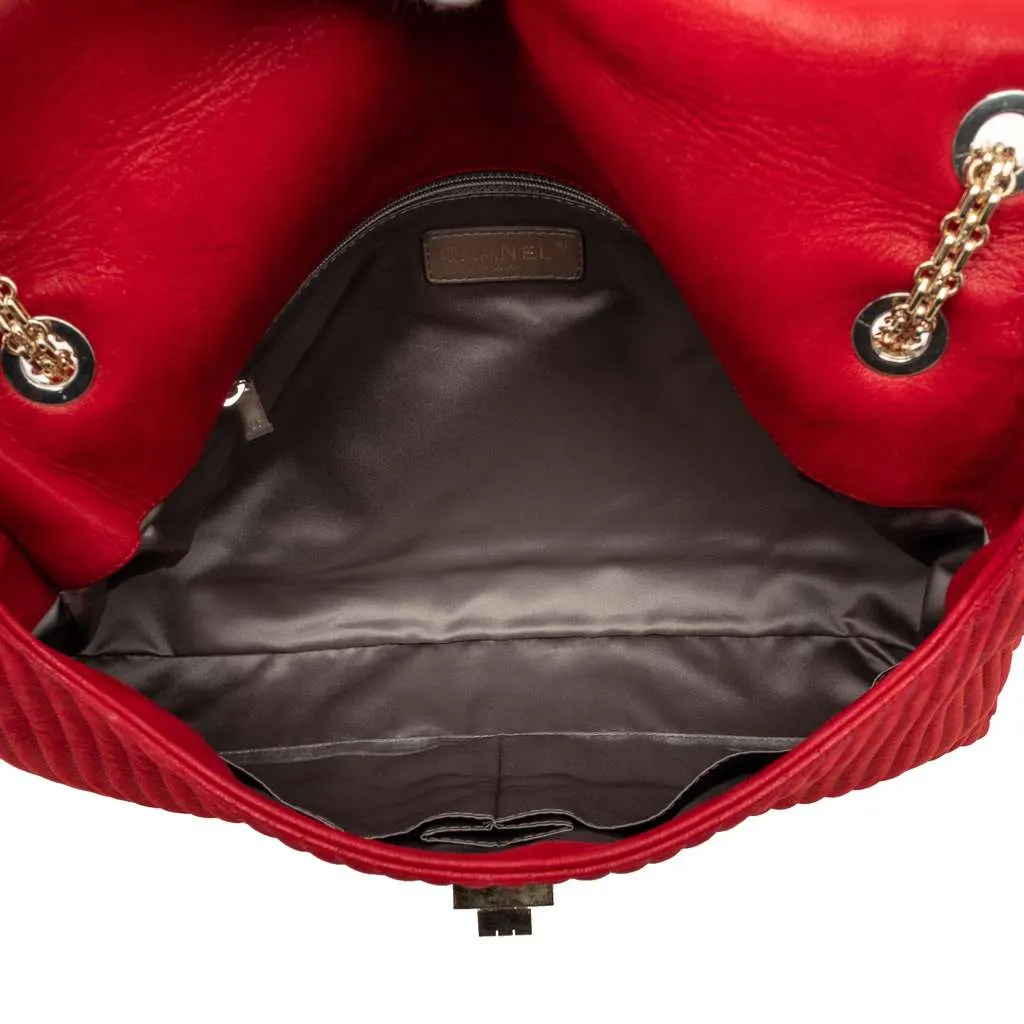 Chanel Maxi Vertical Quilted Calfskin Mademoiselle Lock Bijoux Flap Red Leather Very good - Model View