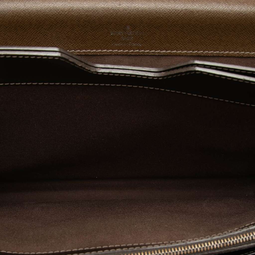 Louis Vuitton Taiga Robusto 2 Brown Leather Good condition - Model View