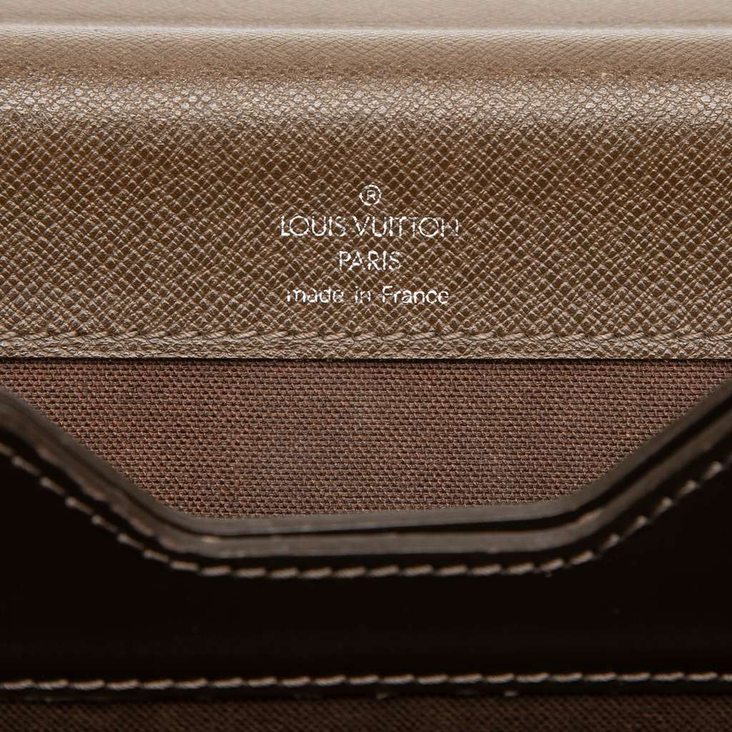 Louis Vuitton Taiga Robusto 2 Brown Leather Good condition - Box View