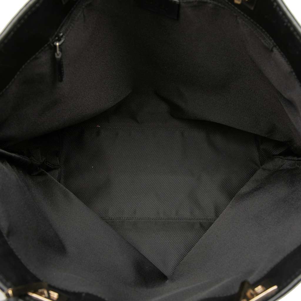 Gucci GG Canvas Tote Black Canvas Good condition - Model View