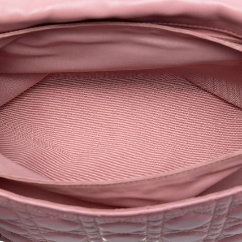 Dior Lambskin Cannage New Lock Flap Pink Leather Good condition - Model View