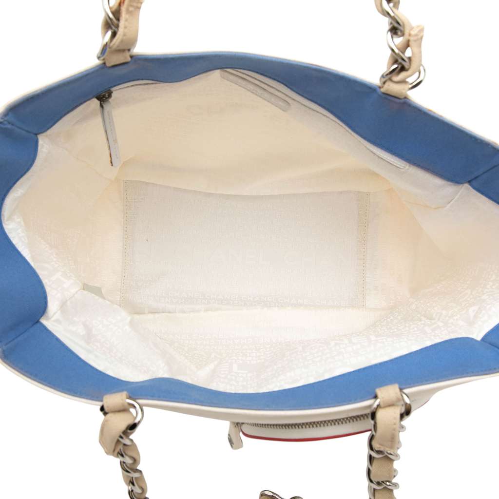 Chanel Canvas No 5 Sport Tote White Canvas Good condition - Model View