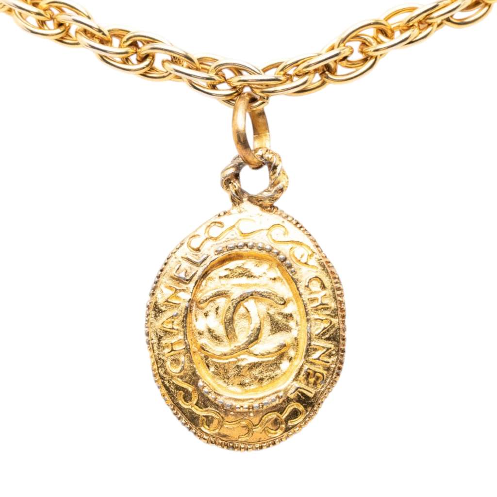 Chanel CC Gold Plated Medallion Pendant Necklace Gold Metal Good condition - Back View