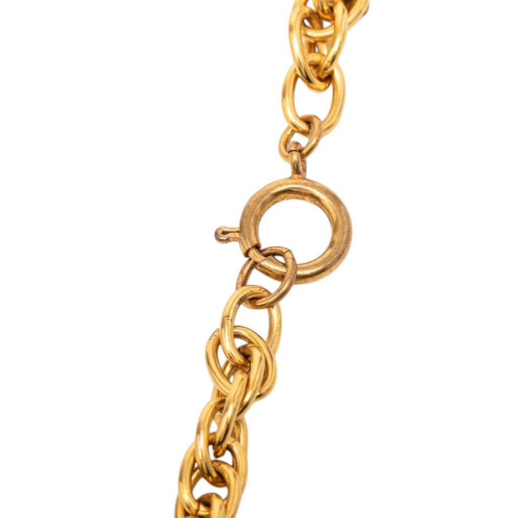 Chanel CC Gold Plated Medallion Pendant Necklace Gold Metal Good condition - Model View