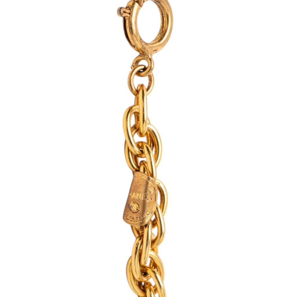 Chanel CC Gold Plated Medallion Pendant Necklace Gold Metal Good condition - Box View