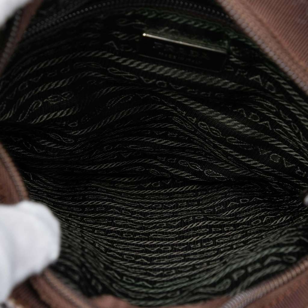 Prada Vitello Trimmed Tweed Flat Tote Beige Tweed Good condition - Model View