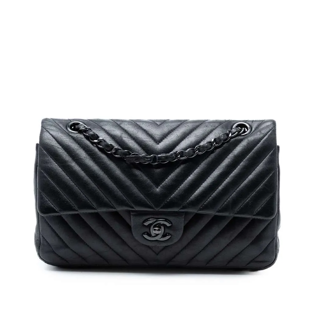 Chanel Medium Classic Chevron Lambskin So Black Double Flap Black Leather Very good - Front View