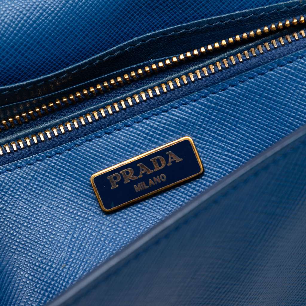 Prada Saffiano Wallet on Strap Blue Leather Good condition - Box View
