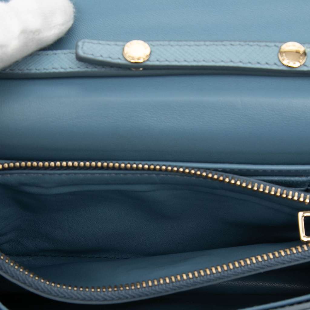 Prada Saffiano Lux Wallet On Chain Blue Leather Good condition - Model View