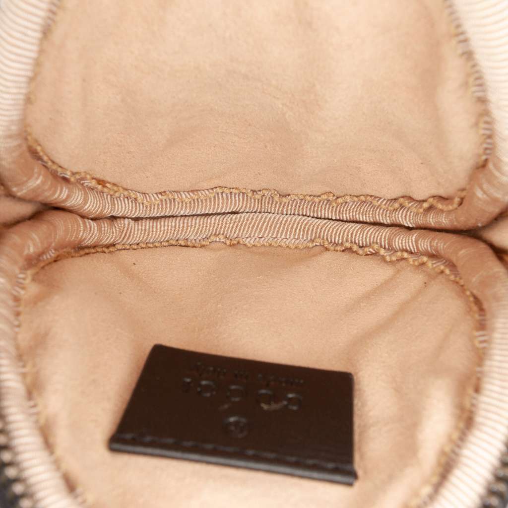 Gucci GG Marmont Matelasse Leather Round Coin Purse on Strap Black Leather Good condition - Model View