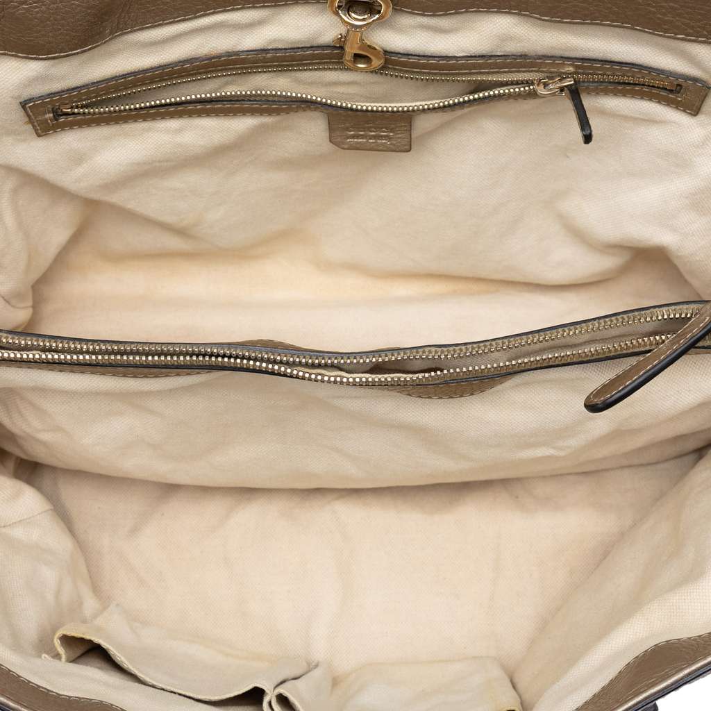 Gucci Metallic Grained Leather Bella Tote Gold Leather Good condition - Model View