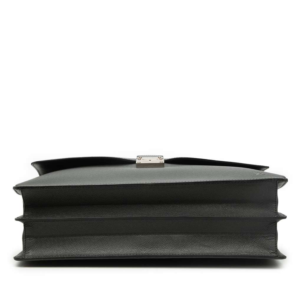 Louis Vuitton Taiga Robusto 1 Black Leather Good condition - Inside View