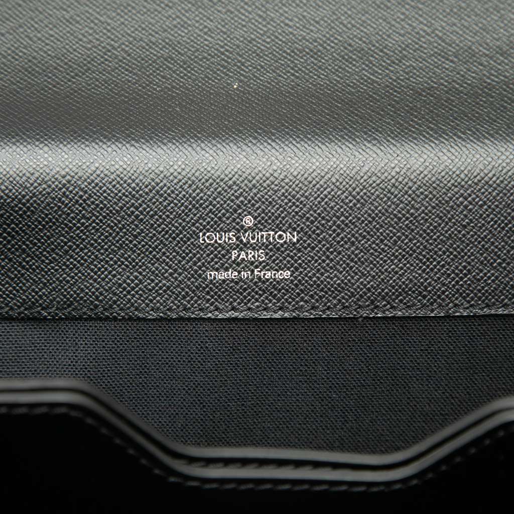 Louis Vuitton Taiga Robusto 1 Black Leather Good condition - Box View