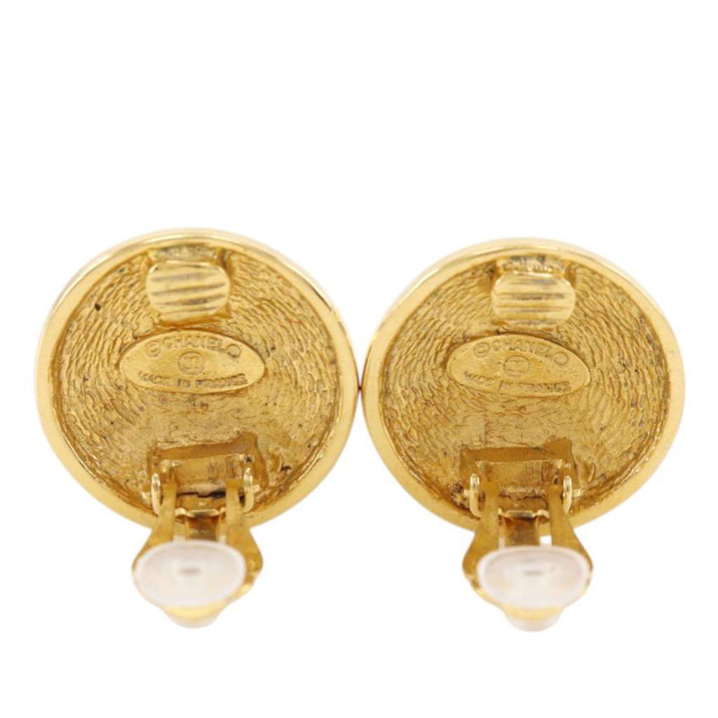 Chanel CC Quilted Gold Plated Round Clip On Earrings Gold Metal Good condition - Inside View