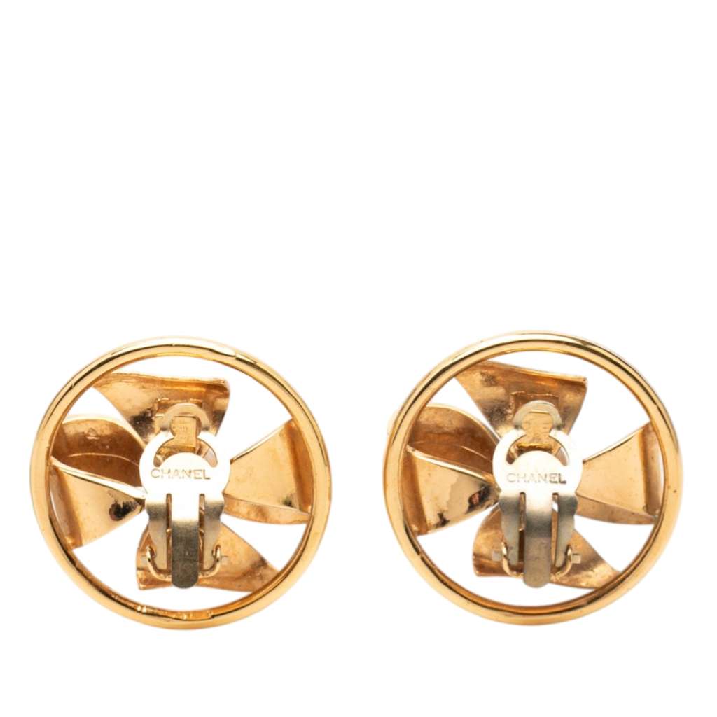Chanel CC Gold Plated Faux Pearl Pinwheel Ribbon Clip On Earrings Gold Metal Good condition - Back View