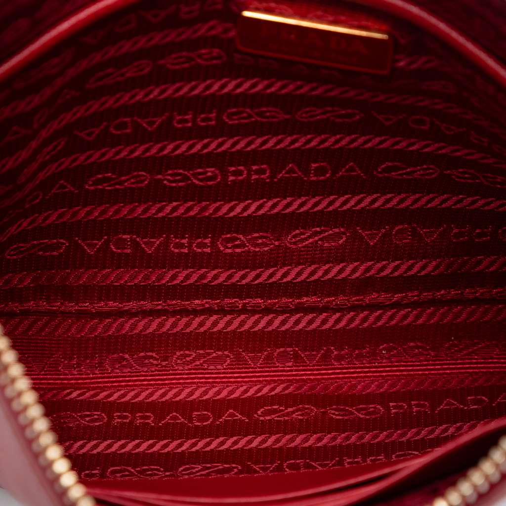 Prada Saffiano Shoulder Bag Red Leather Good condition - Model View