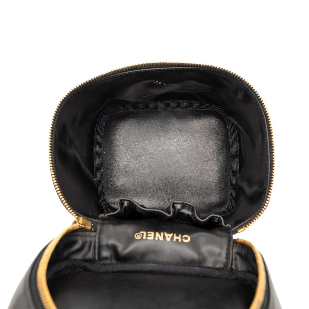 Chanel CC Caviar Vanity Bag Black Leather Good condition - Model View