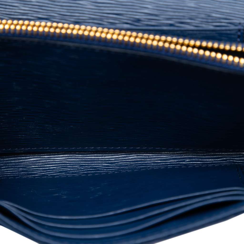 Prada Vitello Move and Tessuto Wallet On Strap Blue Good condition - Model View