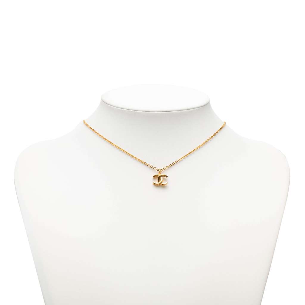 Chanel Gold Plated CC Pendant Chain Necklace Gold Metal Good condition - Model View