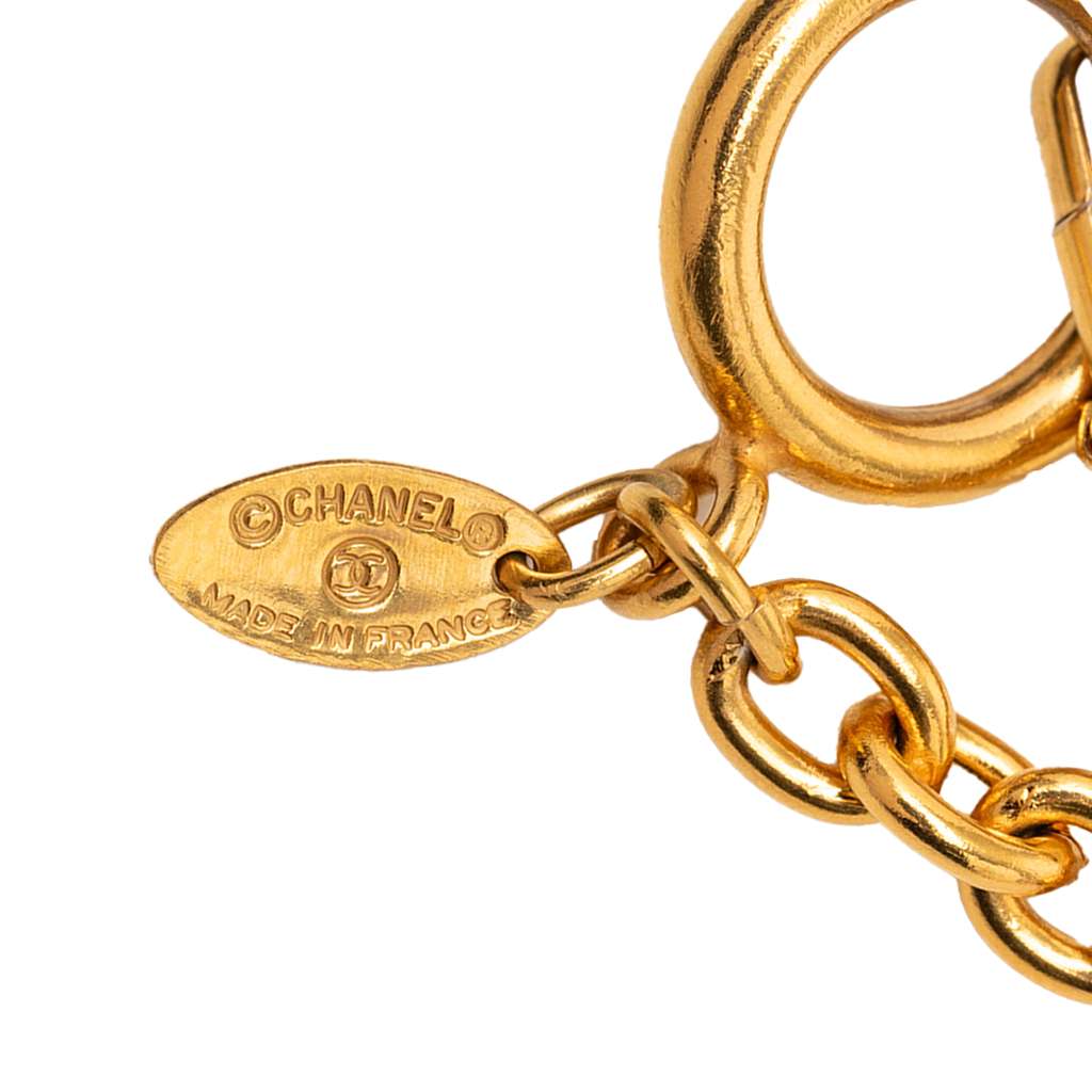 Chanel CC Gold Plated Quilted Pendant Necklace Gold Metal Good condition - Model View