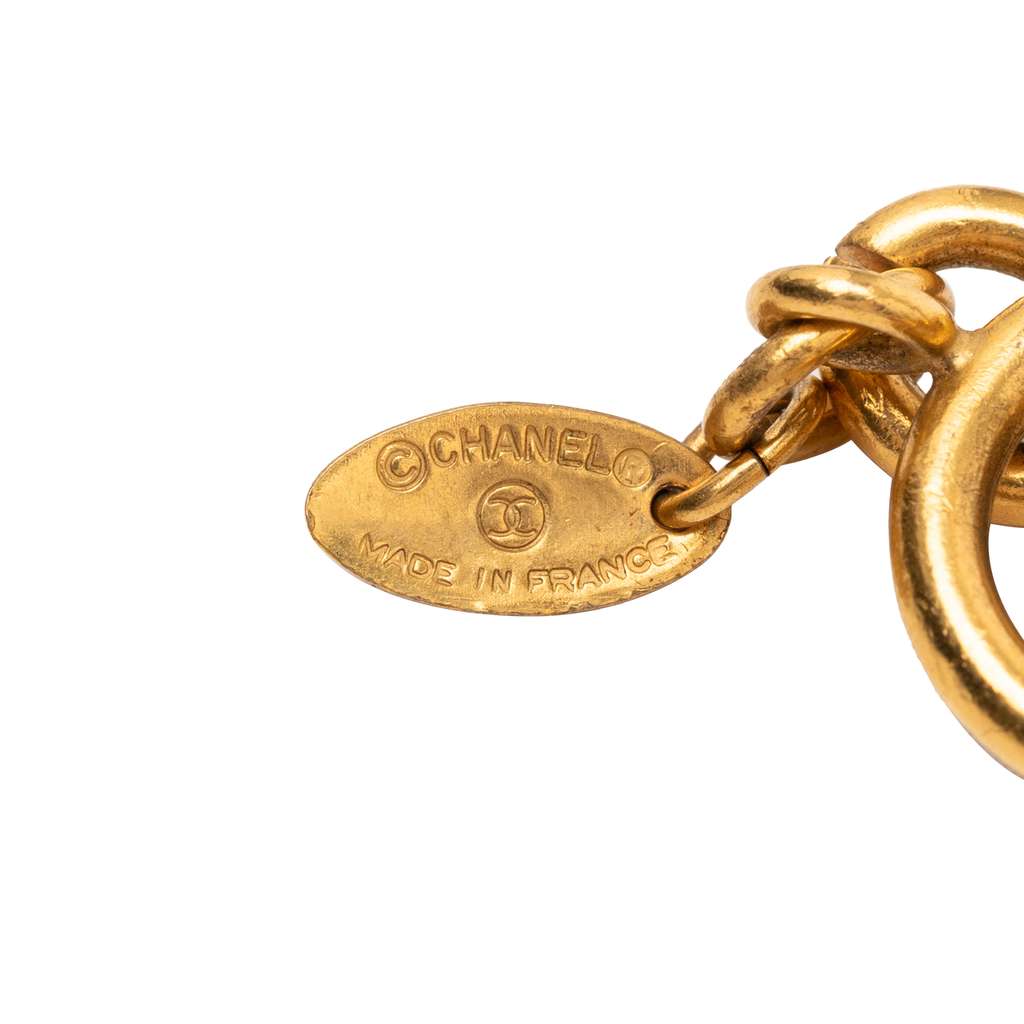 Chanel Gold Plated Quilted CC Pendant Necklace Gold Metal Good condition - Model View