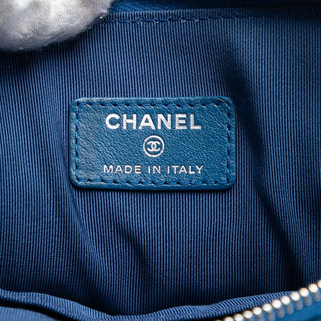 Chanel CC Quilted Tweed and Lambskin Pouch Blue Tweed Good condition - Box View