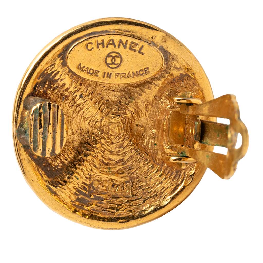 Chanel Gold Plated Quilted Round Clip On Earrings Gold Metal Good condition - Inside View