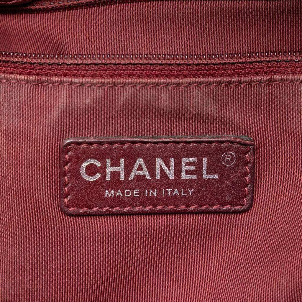 Chanel Quilted Caviar Shopping Tote Red Leather Good condition - Box View