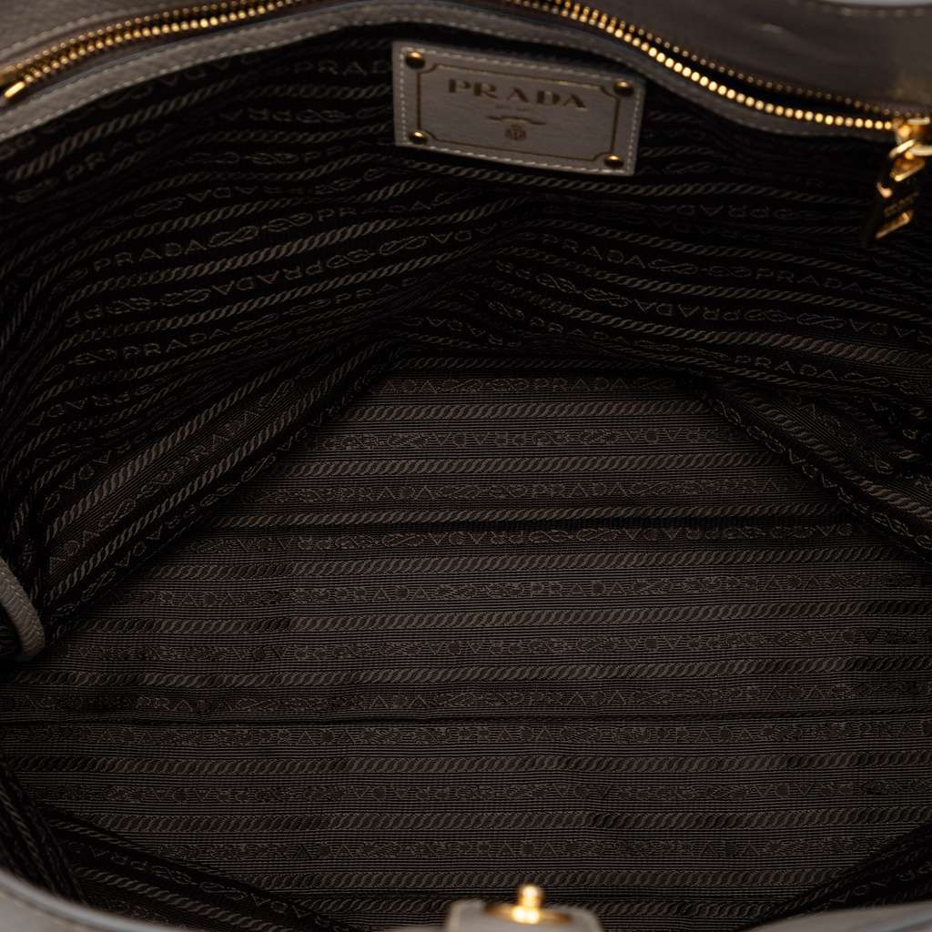 Prada Vitello Daino Open Convertible Tote Grey Leather Good condition - Model View