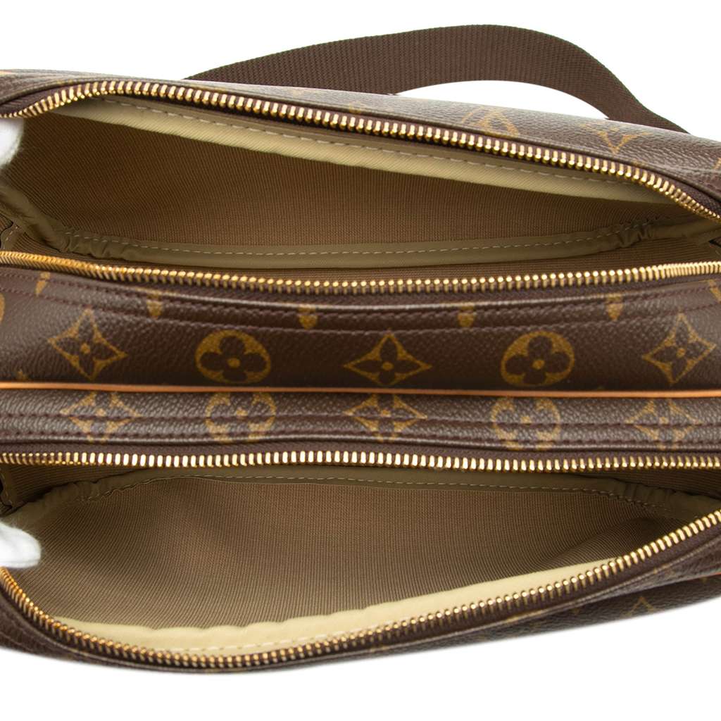 Louis Vuitton Monogram Reporter PM Brown Good condition - Model View