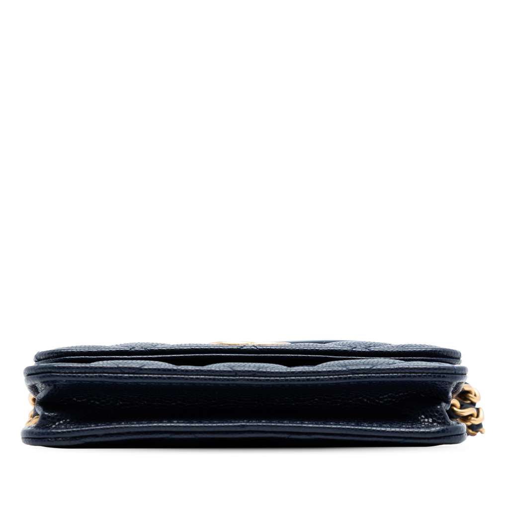 Chanel Quilted Caviar Twist Your Buttons Coin Purse With Chain Blue Leather Good condition - Inside View