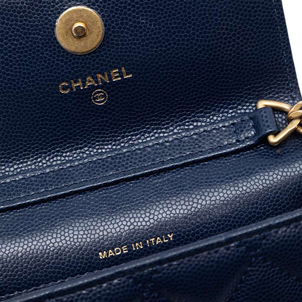 Chanel Quilted Caviar Twist Your Buttons Coin Purse With Chain Blue Leather Good condition - Box View