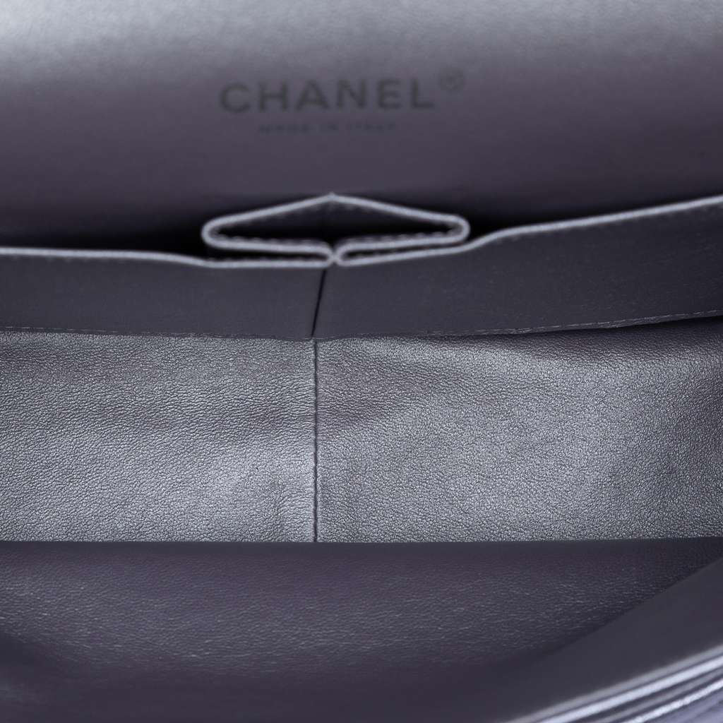 Chanel Jumbo Classic Metallic Lambskin Double Flap Purple Leather Good condition - Model View