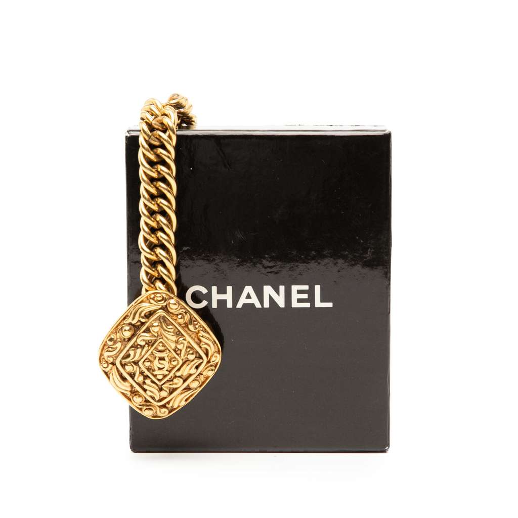 Chanel Gold Plated CC Diamond Charm Chain Belt Gold Metal Good condition - Model View