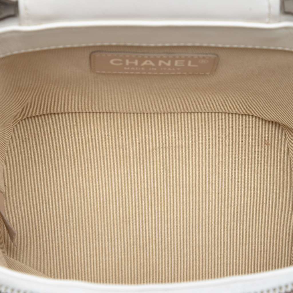 Chanel Take Away Wicker Vanity Case Beige Good condition - Model View