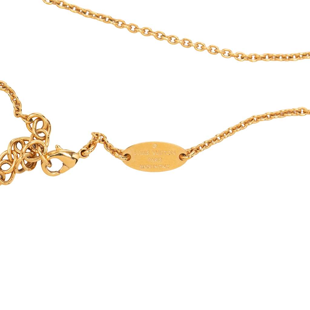 Louis Vuitton Gold Plated Essential V Pendant Necklace Gold Metal Good condition - Model View