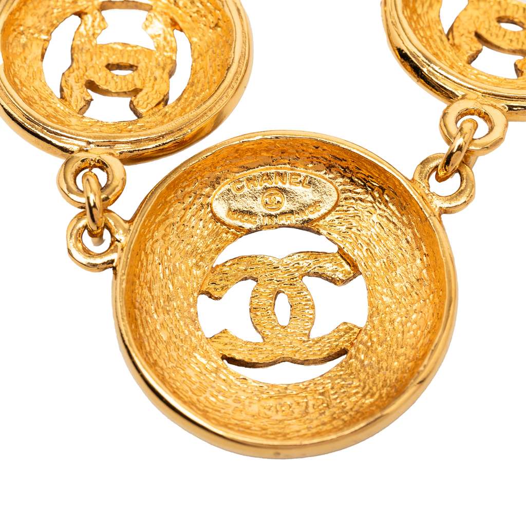 Chanel CC Gold Plated Medallion Necklace Gold Metal Good condition - Inside View