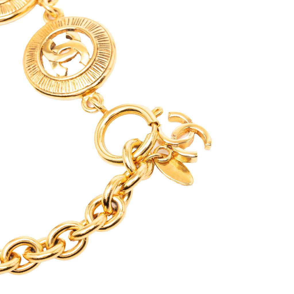 Chanel CC Gold Plated Medallion Necklace Gold Metal Good condition - Box View