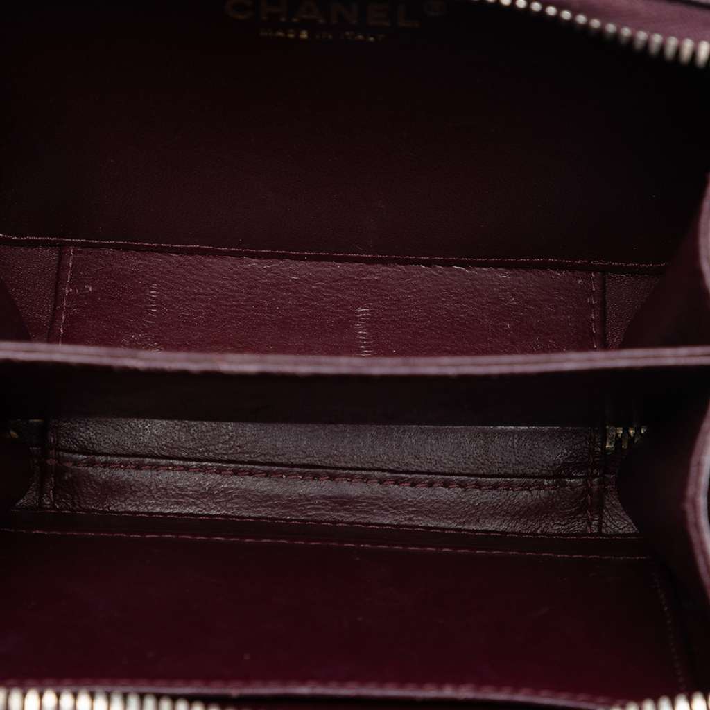 Chanel Small Quilted Caviar Filigree Vanity Case Red Leather Good condition - Model View