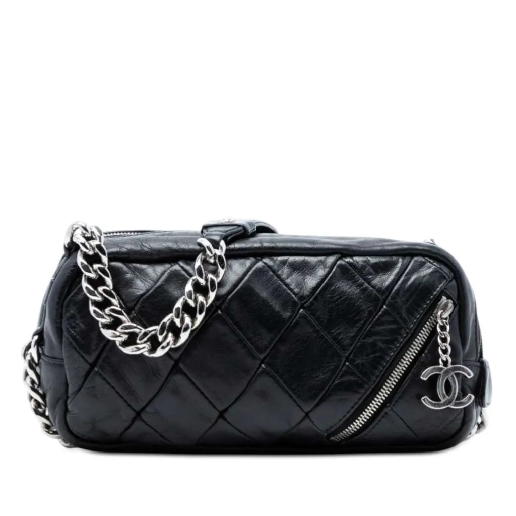 Chanel Quilted Lambskin Chain Shoulder Bag Black Leather Very good - Front View