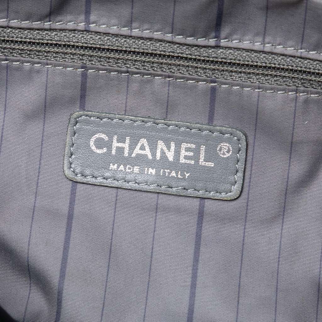 Chanel Quilted Lambskin Chain Shoulder Bag Black Leather Good condition - Box View