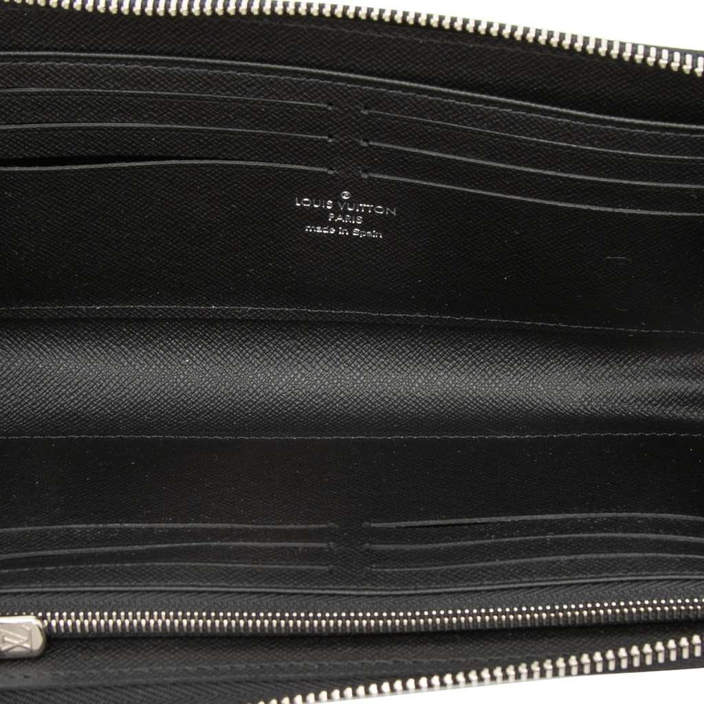 Louis Vuitton Taiga Zippy Dragonne Wallet Black Leather Good condition - Model View