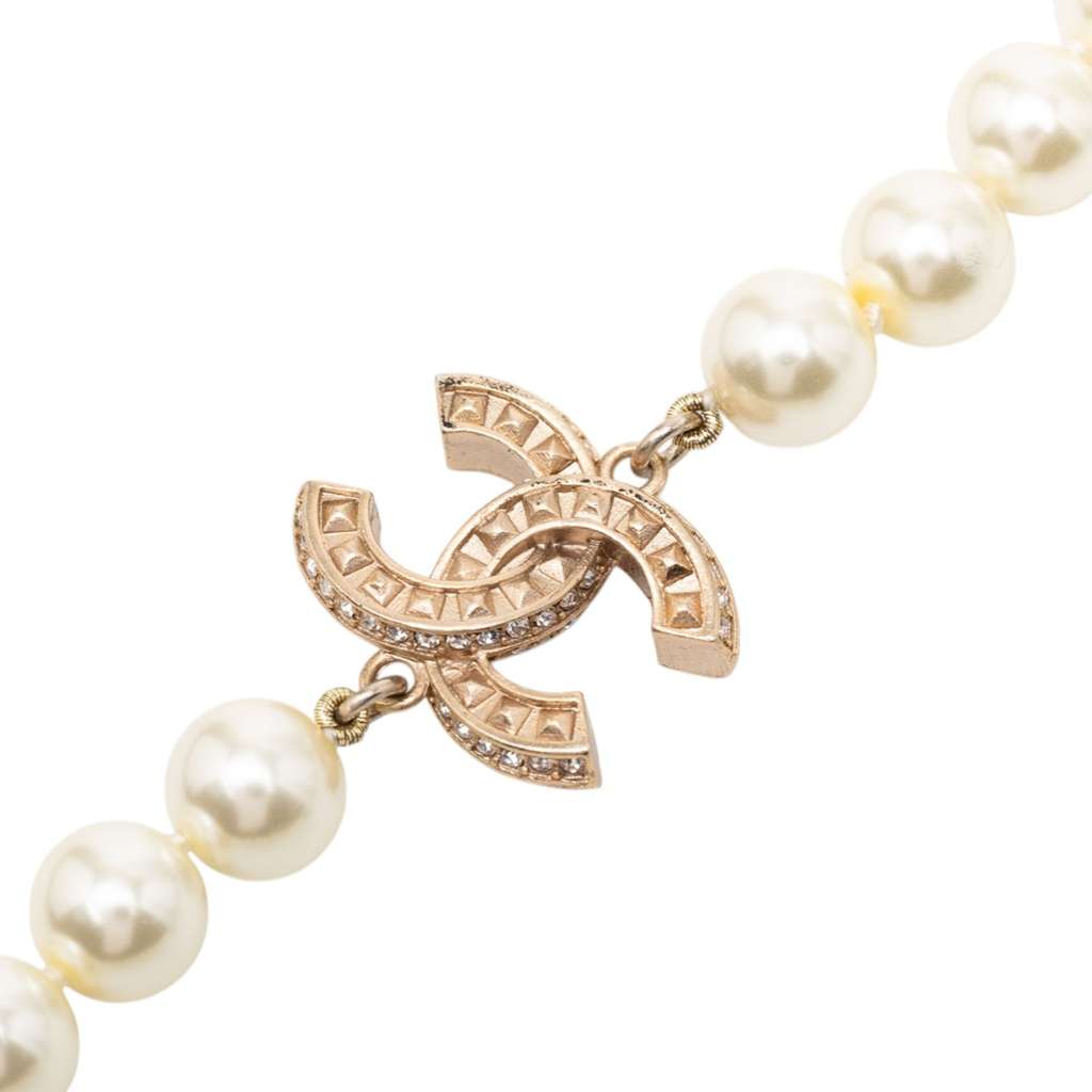 Chanel CC Gold Plated and Faux Pearl Rhinestones Long Necklace White Good condition - Back View
