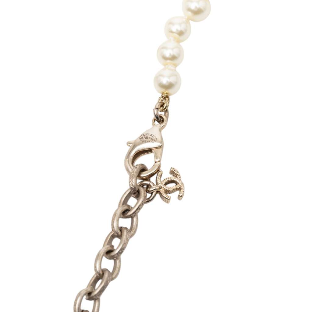 Chanel CC Gold Plated and Faux Pearl Rhinestones Long Necklace White Good condition - Inside View