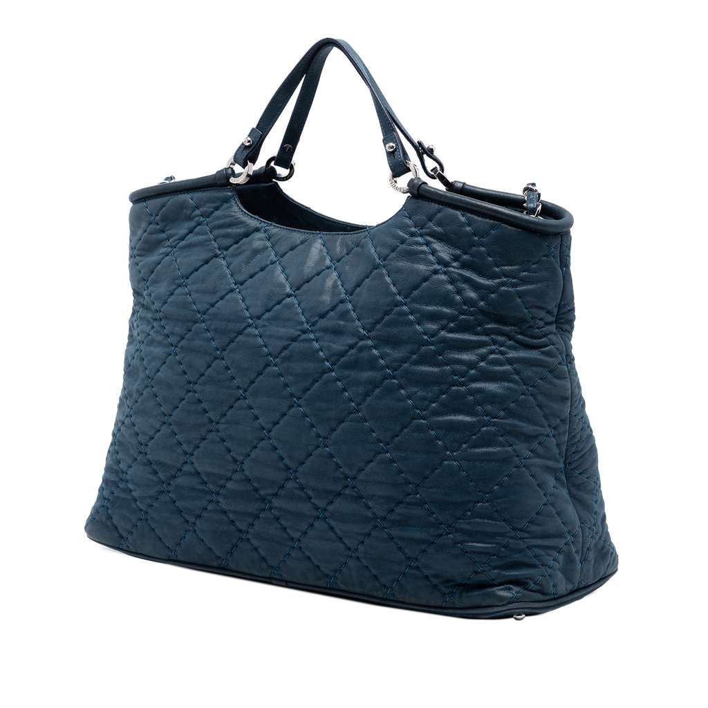 Chanel Large Quilted Iridescent Calfskin Sea Hit Tote Blue Leather Good condition - Back View
