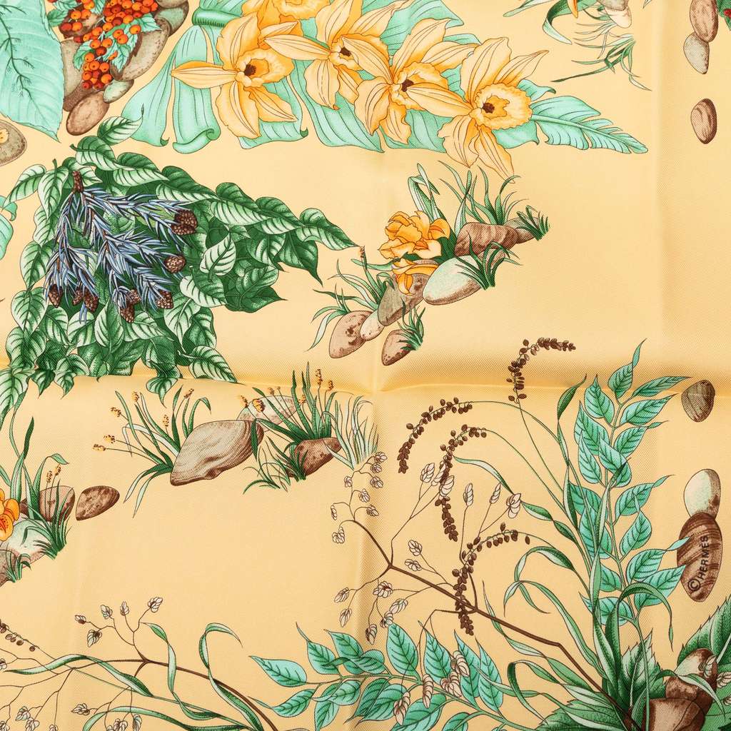 Hermès Pythagore Silk Scarf 90 Yellow Silk Very good condition - Box View