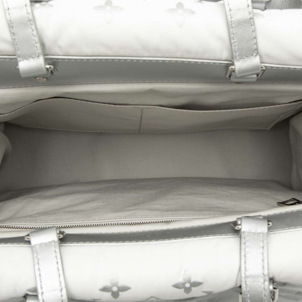 Louis Vuitton Monogram Nylon Gradient  OnTheGo MM Grey Good condition - Model View