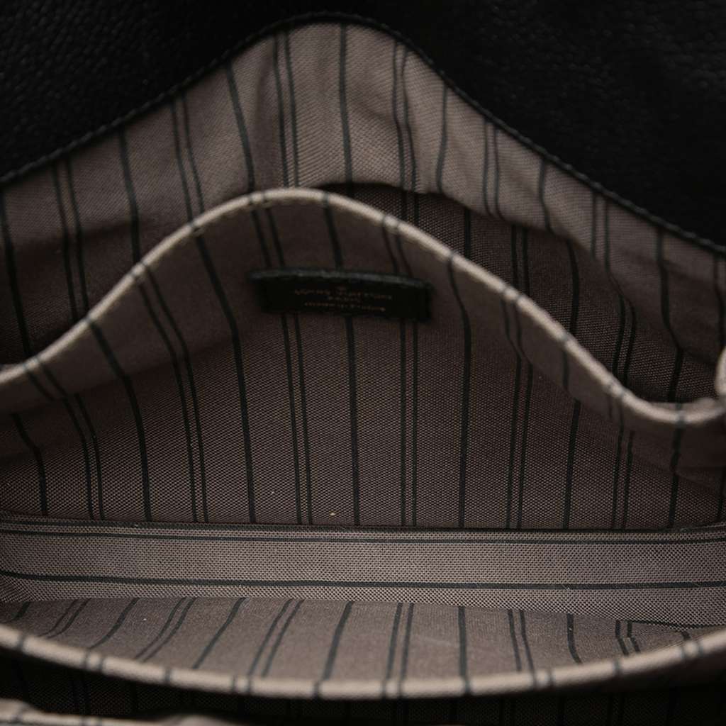 Louis Vuitton Monogram Empreinte Pochette Metis Black Leather Good condition - Model View